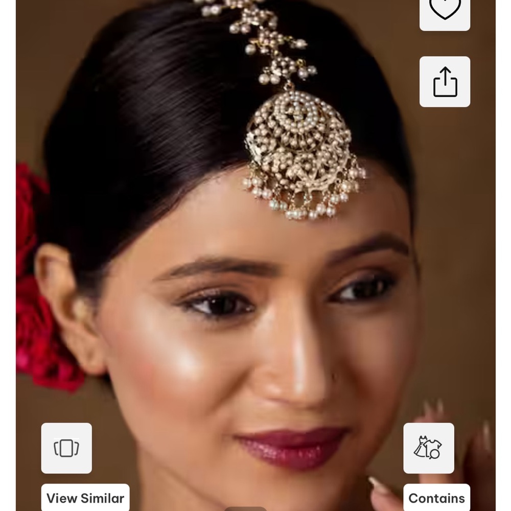 Elegant Gold and Pearl Maang Tikka